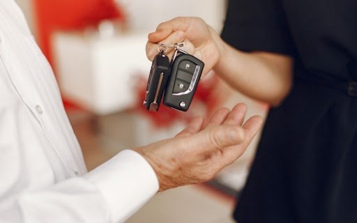 How Does a Locksmith Service Safely Handle Car Key Replacement?
